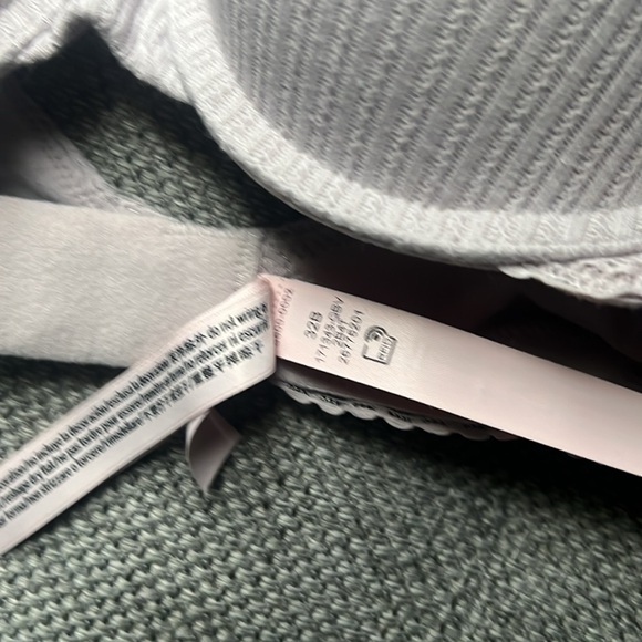 2 brand new Victoria’s Secret bras - Picture 10 of 12